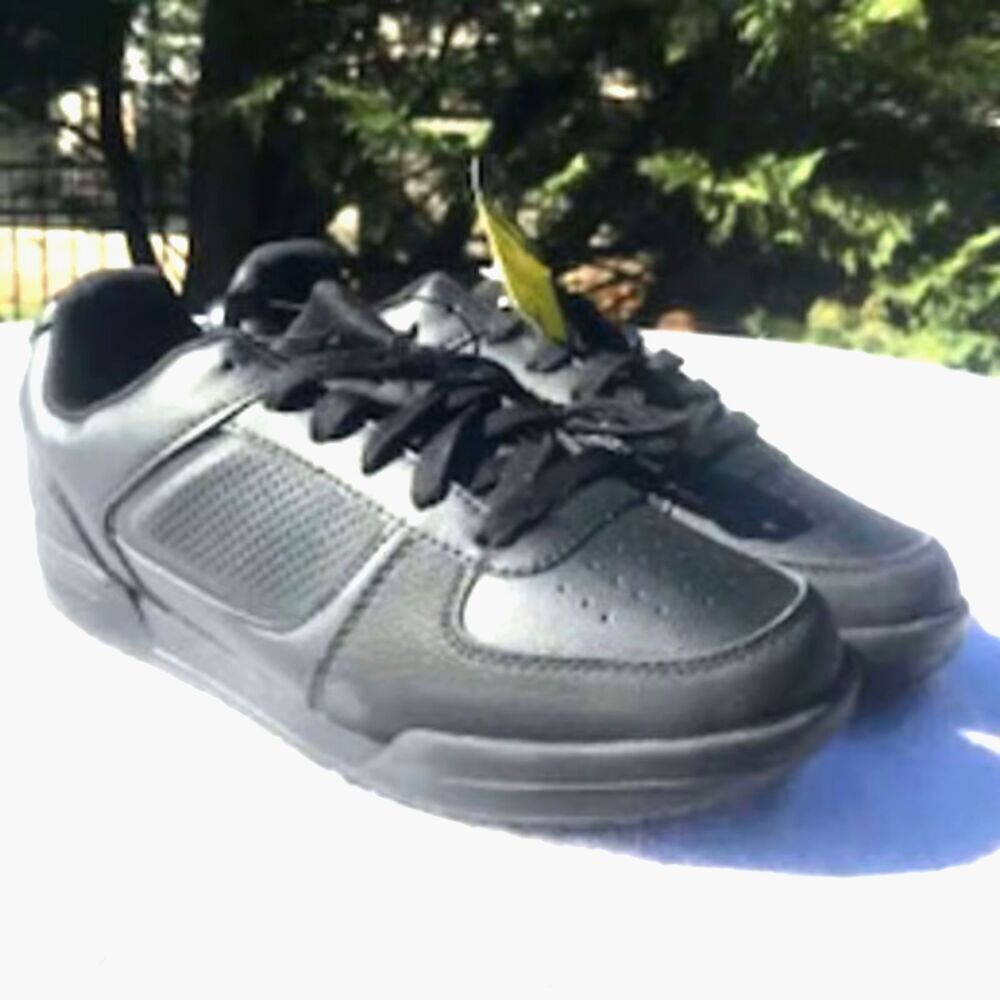 Size: 8 . Work Safety or Casual Shoes . Slip Resistant . Tredsafe
